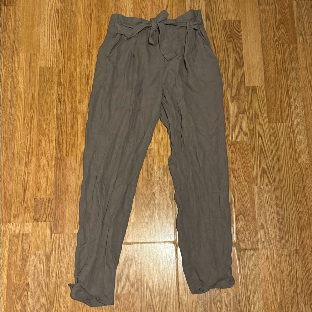 Romeo & Juliet Couture grey flowy pants with tie belt in the front